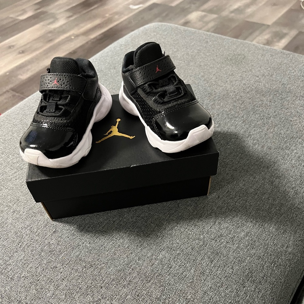 Jordan 11 (toddler). Excellent condition